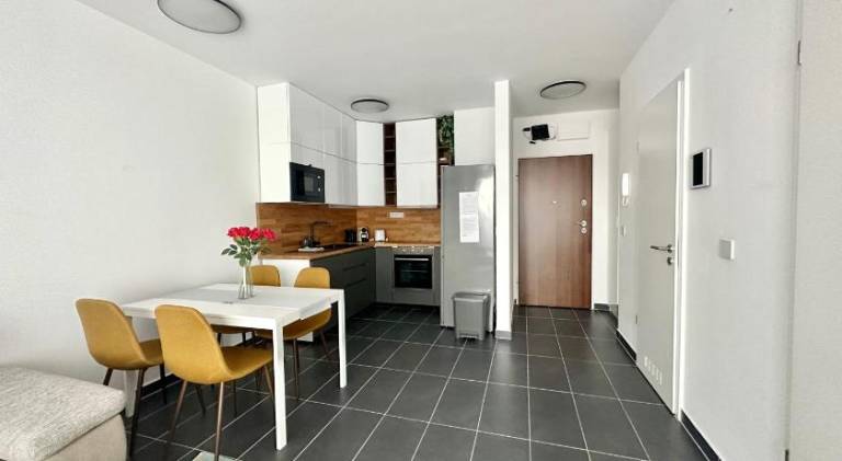 Rental apartment with patio — photo 4