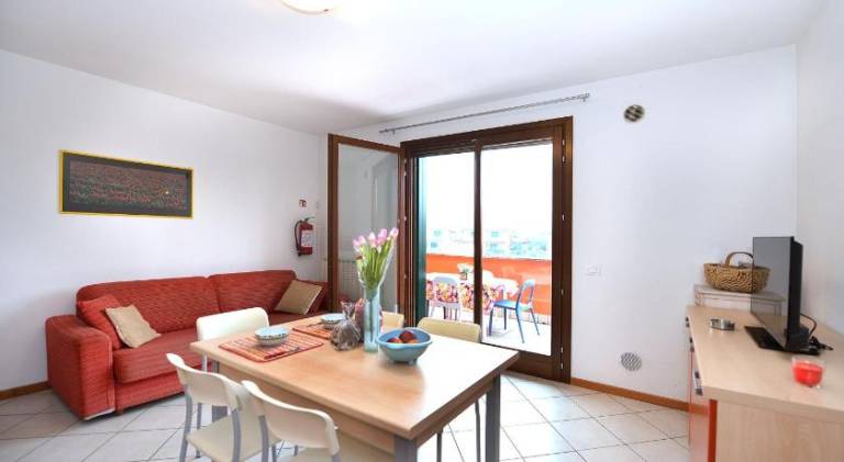 Holiday apartment with pool, garden & terrace — photo 2