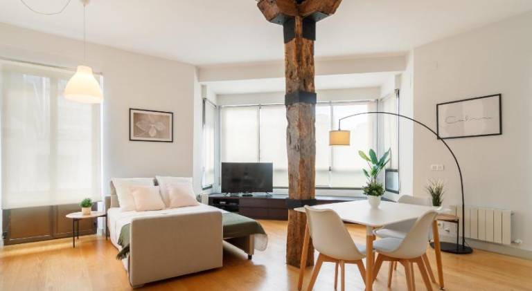 Fully equipped pleasant rental apartment with hot tub | Next to Azkuna Zentroa | Perfect for remote work | Pets allowed in Bilbao