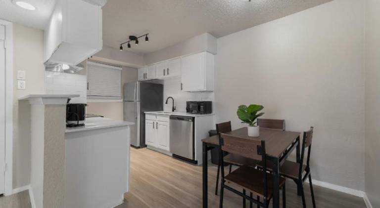 The Landry 257 Spacious and Cozy 1 Bedroom 1bth — photo 3
