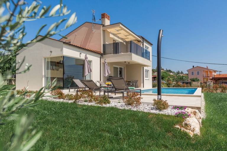 New and dog-friendly villa with panoramic sea views, private pool, barbecue area, baby cot, washing machine — photo 2