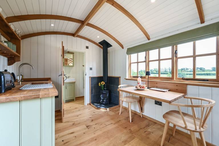 Cottage with garden — photo 4