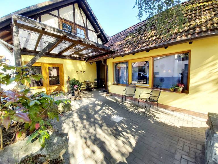 Ferienwohnung 1 Zimmer mit Privatterrasse und Wi Fi