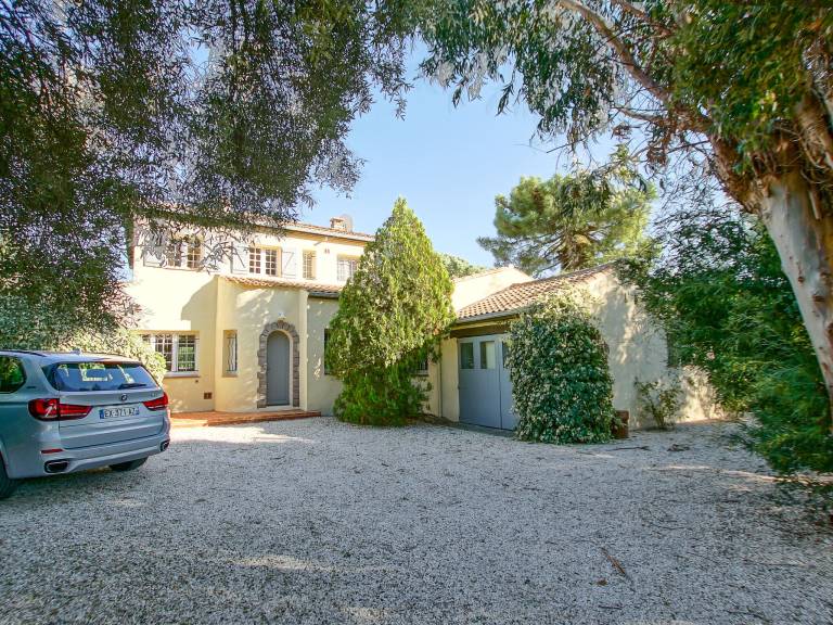 Villa with pool & patio | Pets are welcome — photo 3