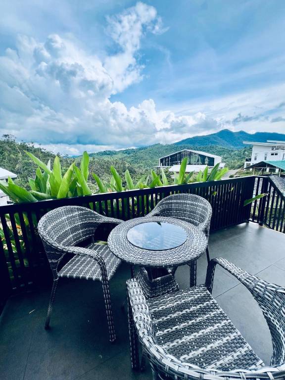 Vacation home with BBQ & pool — photo 5
