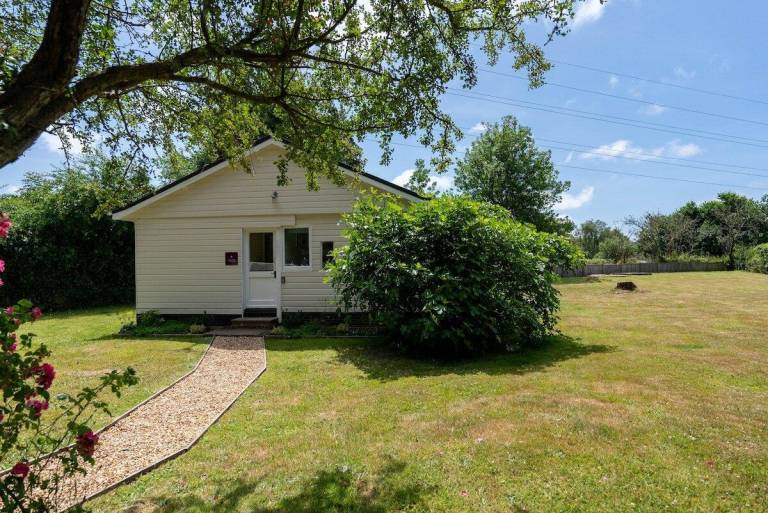 Pleasant vacation home with yard | Pets are welcome in Christchurch