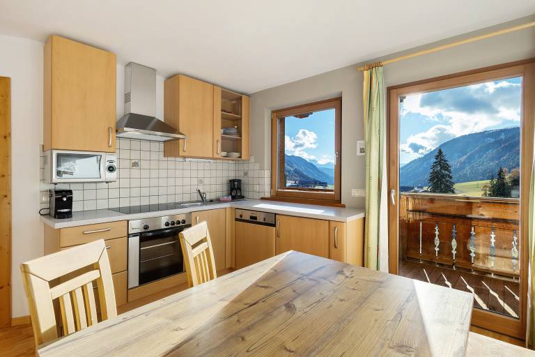 Children-friendly beautiful apartment with fast internet, yard & BBQ | Mountain view | Suitable for remote work | Pets are welcome — photo 5