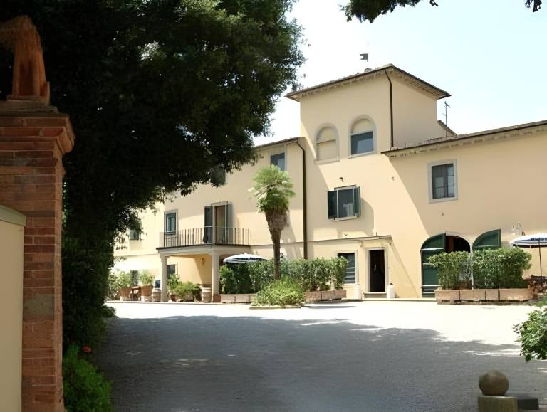 Farm with pool, yard & grill in Palaia