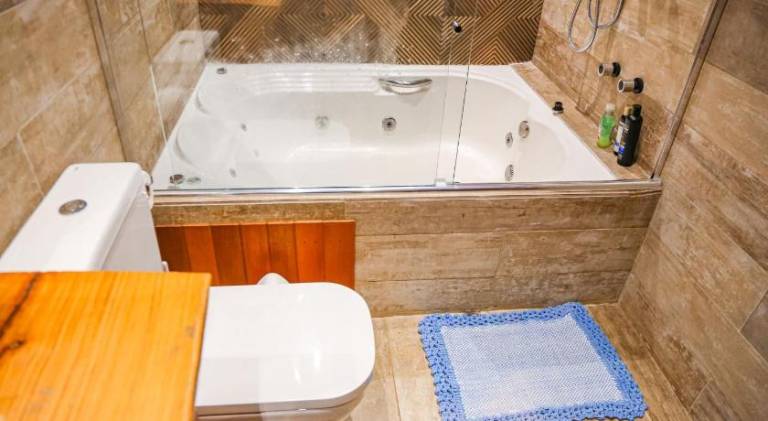 Vacation home with pool, garden & jacuzzi | Suitable for remote work | Pet-friendly — photo 4