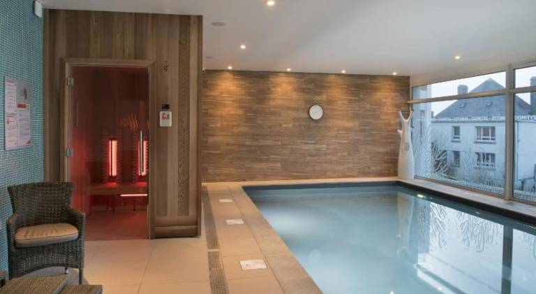 Serviced apartment with patio, pool & sauna — photo 2