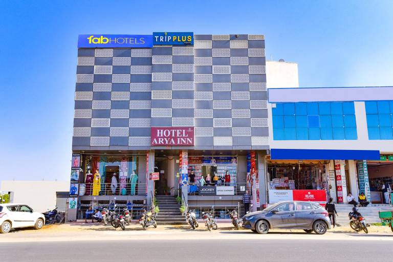 FabHotel Arya Inn
