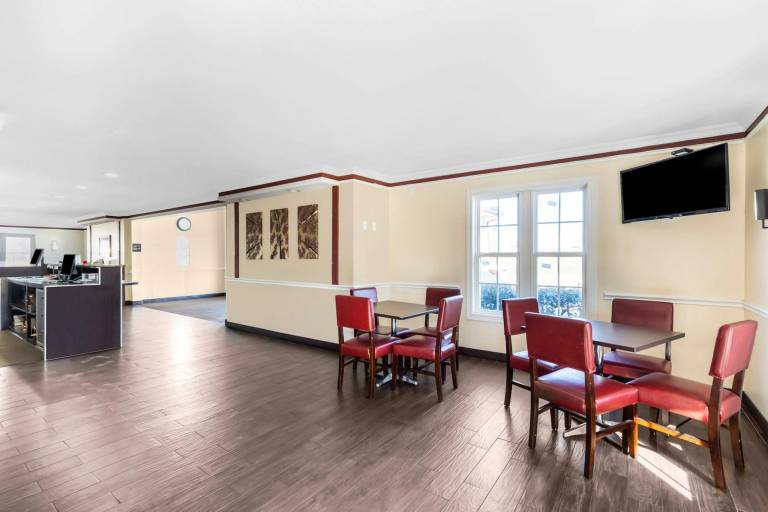 OYO Hotel Tulsa N Sheridan Rd & Airport — photo 5