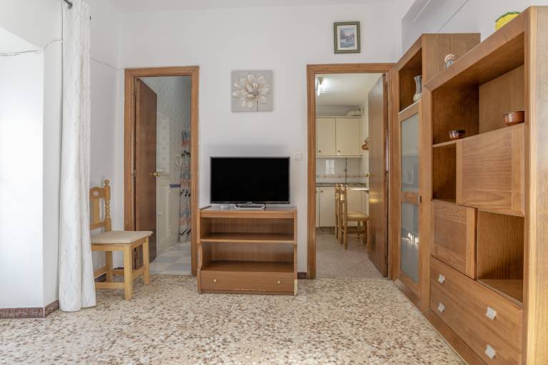 Child-friendly apartment with patio | City view | Suitable for remote work | Dogs allowed — photo 4