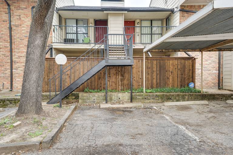 Unwind Fireside: Condo 2 Mi to White Rock Lake! — photo 3