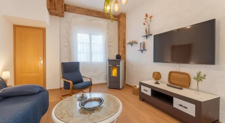 Spacious vacation home with terrace, yard & private pool | Suitable for remote work | Pets are welcome in Badajoz