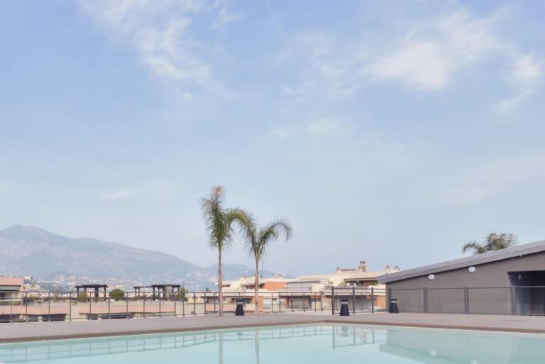Rental apartment with pool & terrace in Menton
