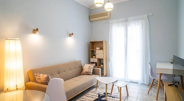 Holiday apartment with patio | Near Hagia Sophia | Perfect for remote work | Dogs allowed in Thessaloniki