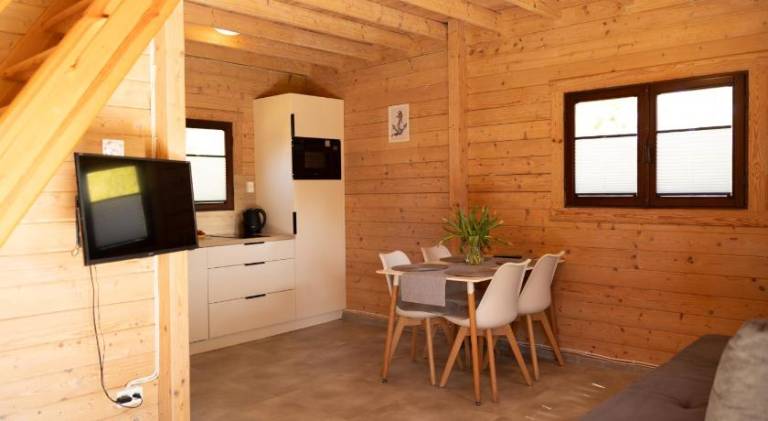 Lodge with barbecue, yard & patio — photo 2