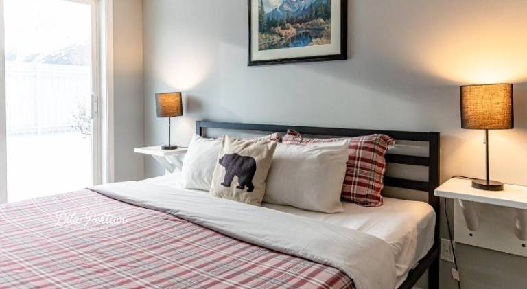 Apartment with yard & terrace — photo 2