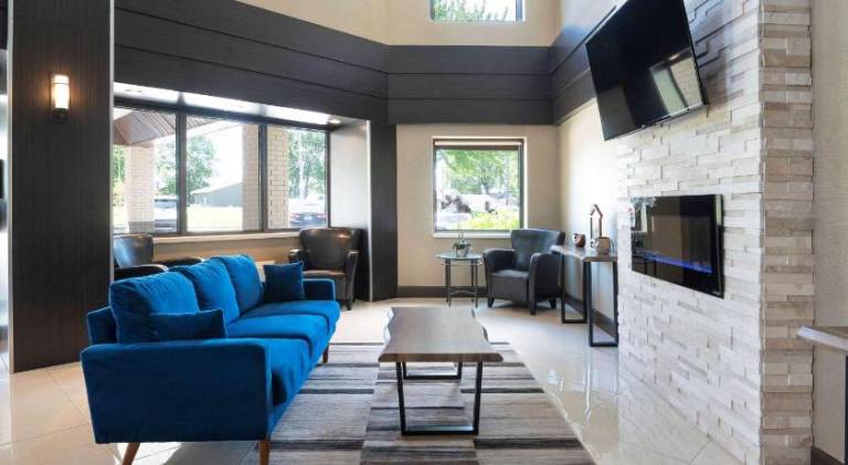 Comfort Inn Lakeshore — photo 2