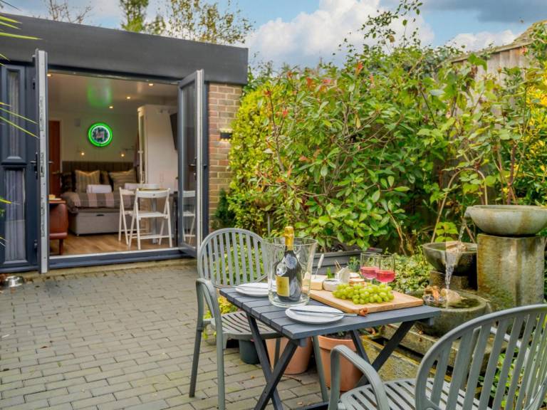 Vacation home with yard in Christchurch