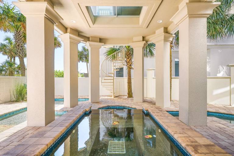 House with BBQ & private pool | Water view — photo 3