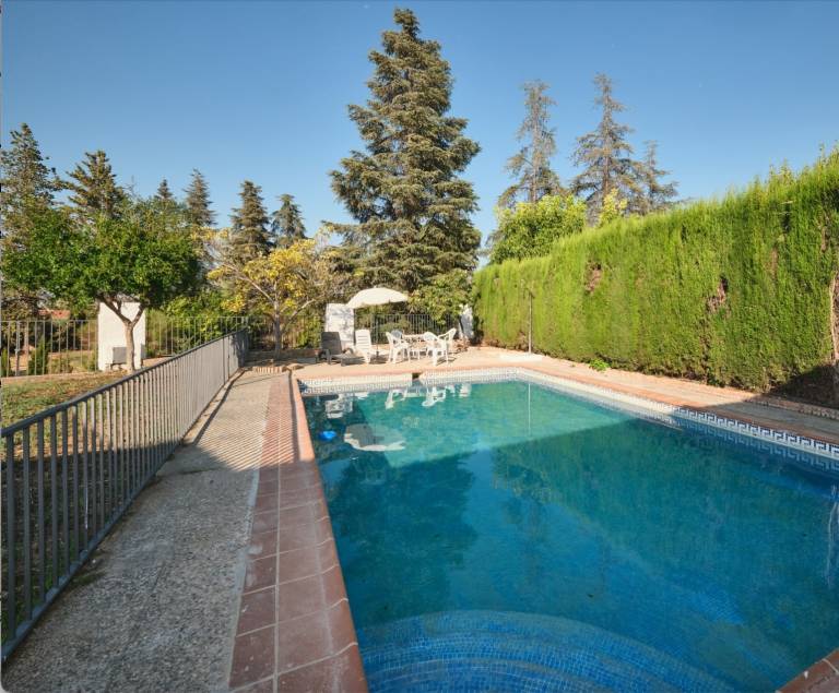 Vacation home with pool, terrace & fast internet | City view — photo 2