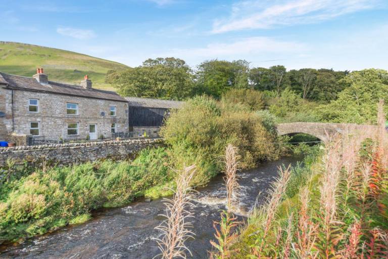 Cottage with BBQ & yard in Hawes