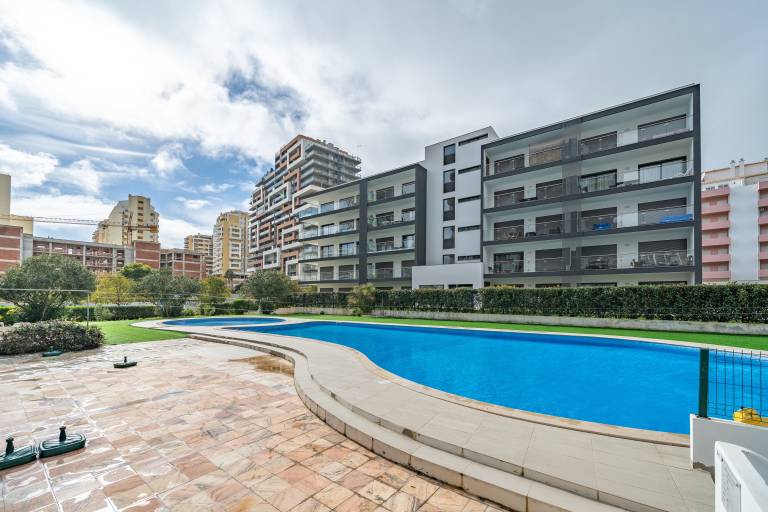 Apartment with fast internet, pool & patio | City view | Next to the beach | Dogs allowed in Portimão