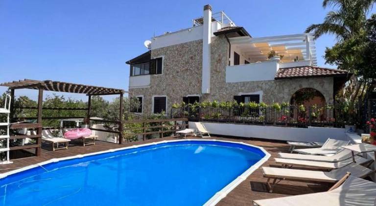 Family-friendly pleasant vacation home with patio, pool & yard | Pet-friendly — photo 3