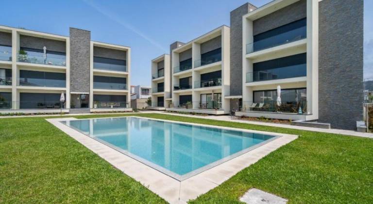 Fully equipped apartment with private pool, patio & garden | Next to the beach | Dogs allowed in Braga
