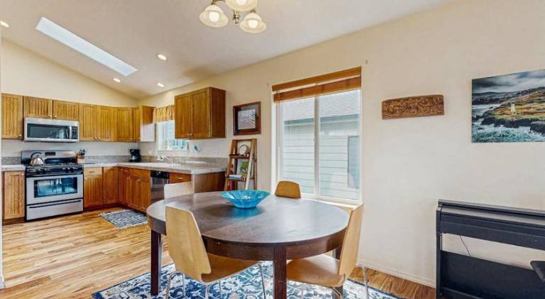 Dog-friendly home near the ocean with gas fireplace & partial water views — photo 4