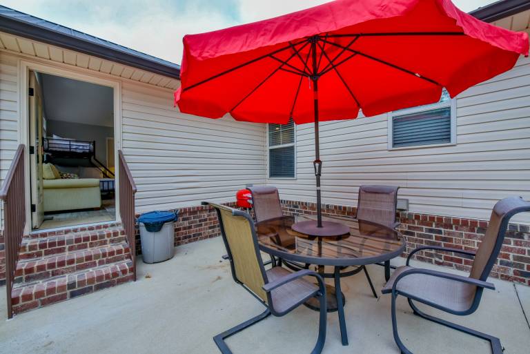 Vacation home with grill & garden — photo 2