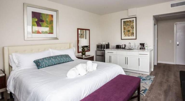 Modern Luxurious and Prime location All in One