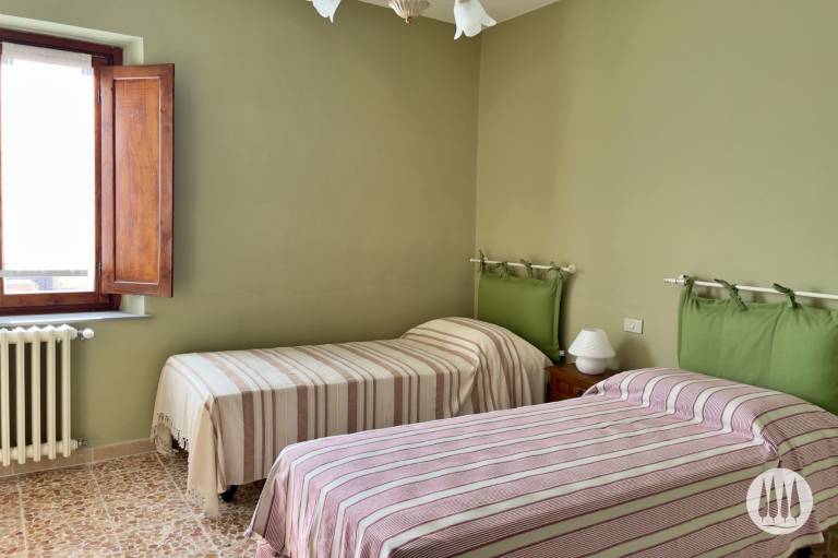 Holiday apartment with yard, barbecue & hot tub | Garden view — photo 4