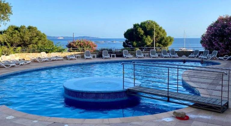 Rental apartment with pool & jacuzzi in Ajaccio
