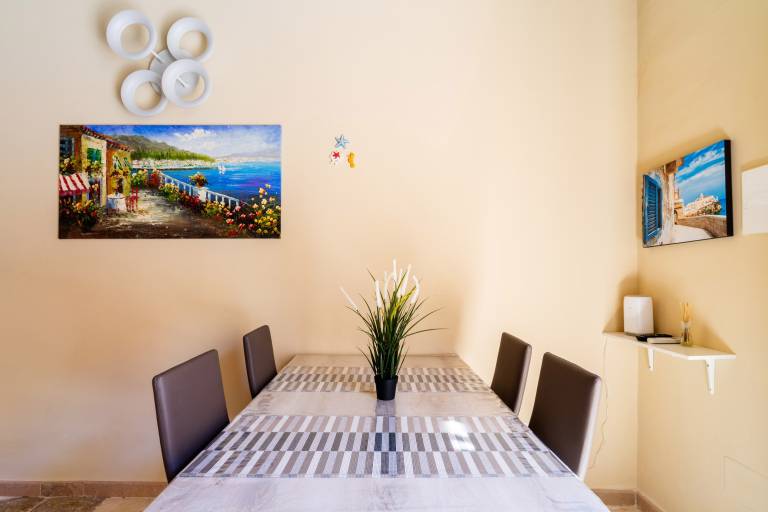 Holiday apartment with fast internet | City view — photo 3
