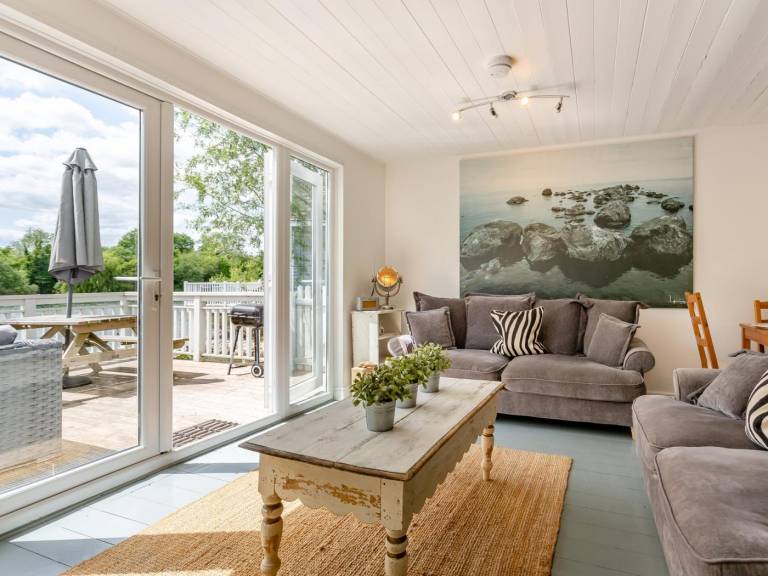 3 Bed in Cirencester oc hic06