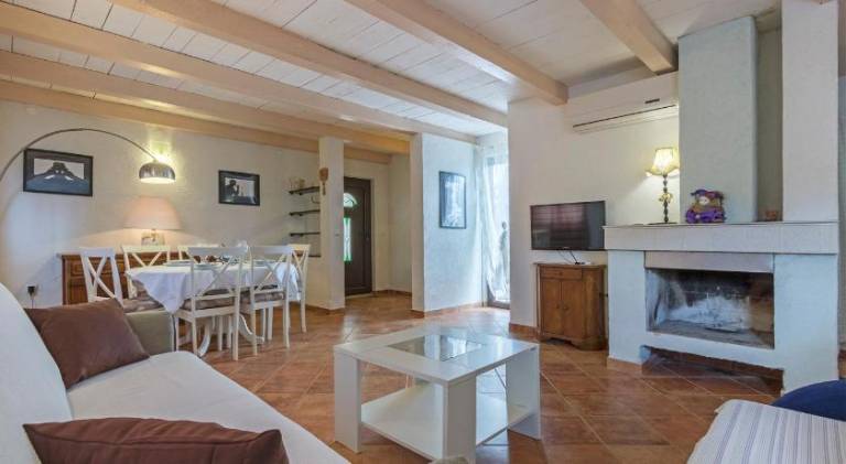 Villa with pool — photo 2