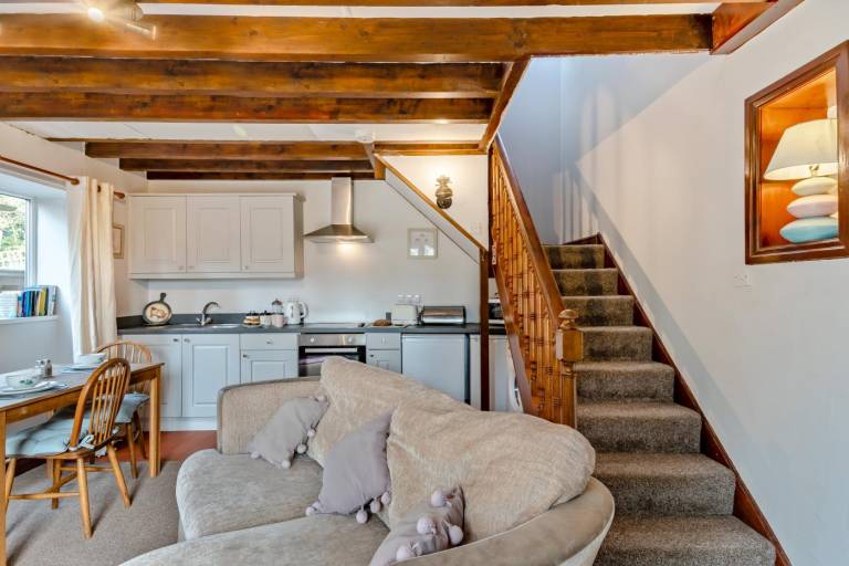Cottage with barbeque & yard | Pets allowed — photo 5