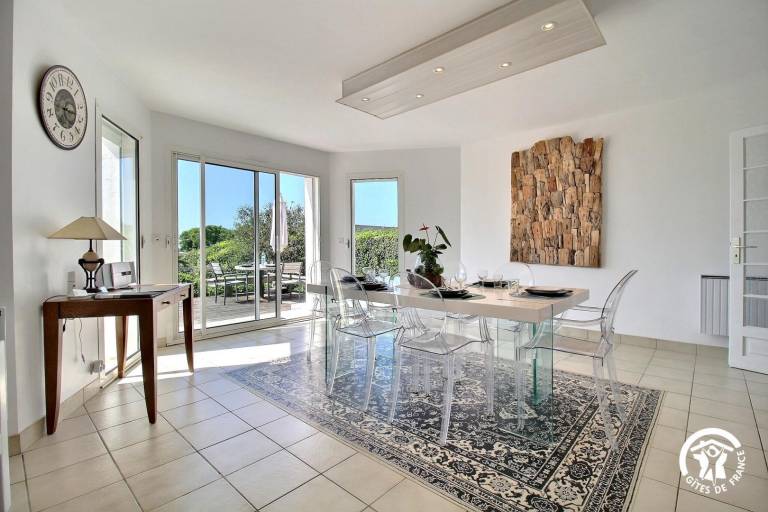 Gite with patio, BBQ & garden | Sea view — photo 4