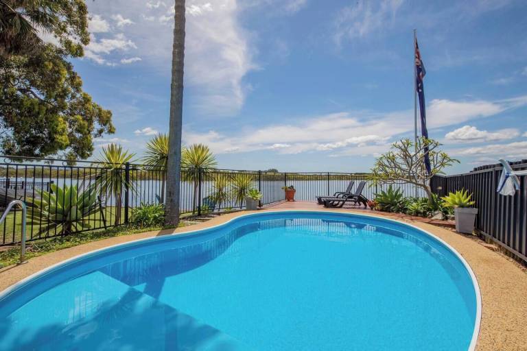 House Caves Beach