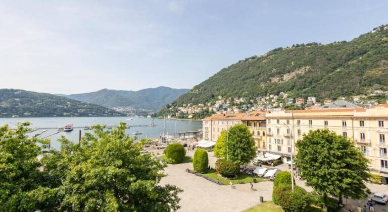 Piazza Cavour - by MyHomeInComo in Como