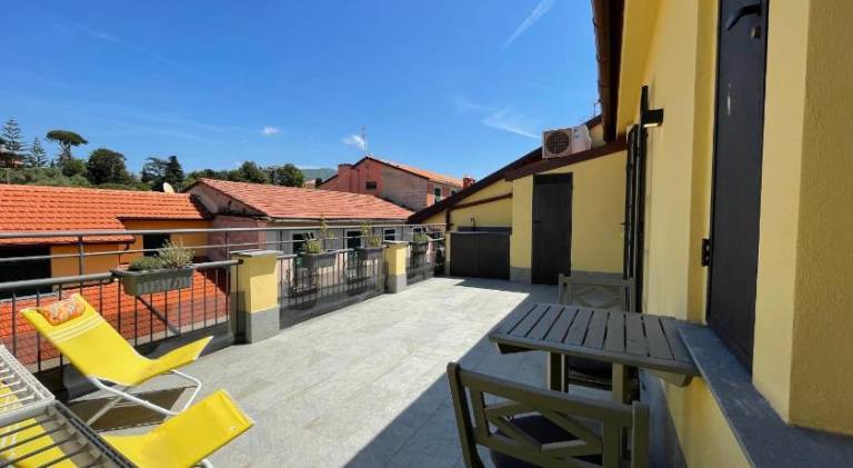 Fully equipped holiday apartment with patio | Pets are welcome in Chiavari