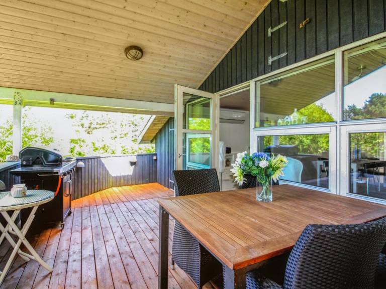 House with yard, terrace & barbeque — photo 5