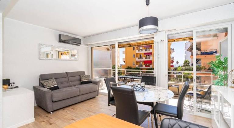 Apartment with terrace — photo 2