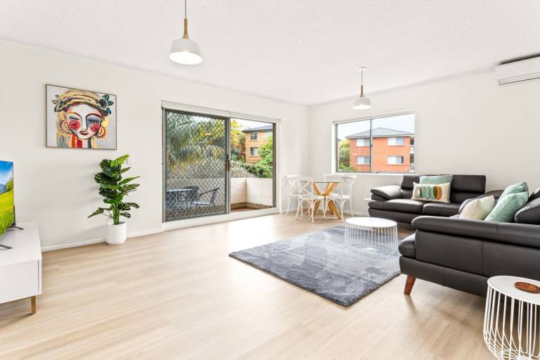 Bright and convenient apartment close to shops