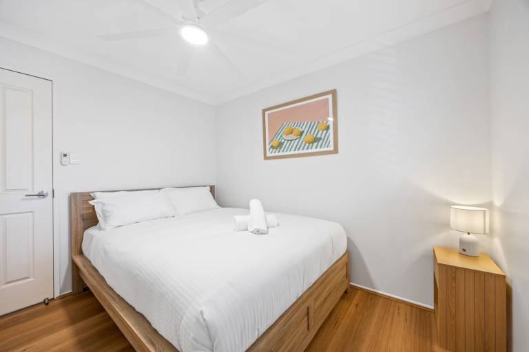 Stylish 4 Bed Townhouse with Panoramic Ocean Views