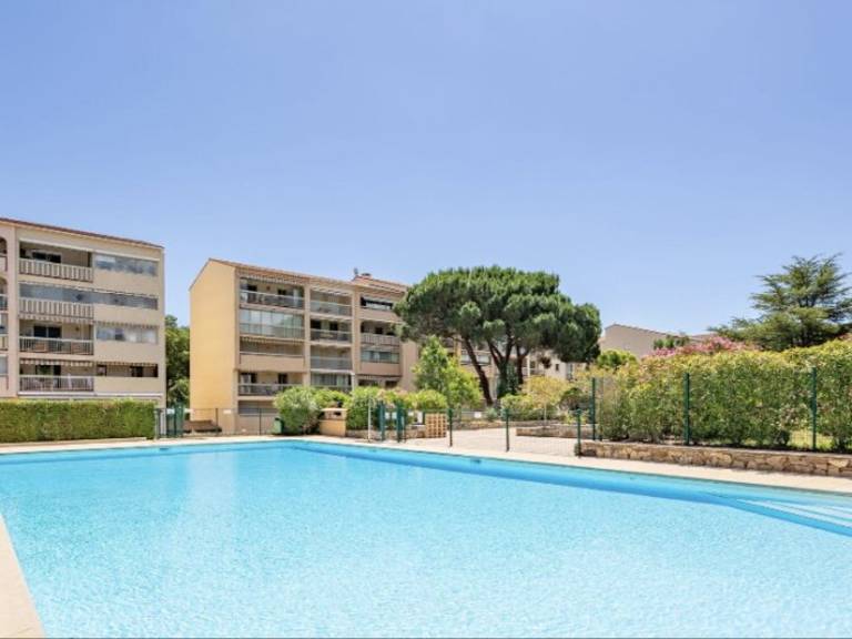 Holiday apartment with pool — photo 2