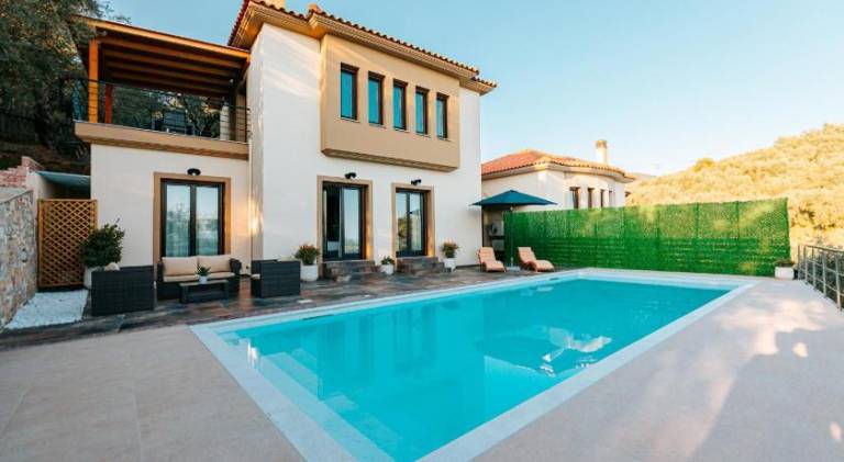 Villa with private pool, garden & patio — photo 3